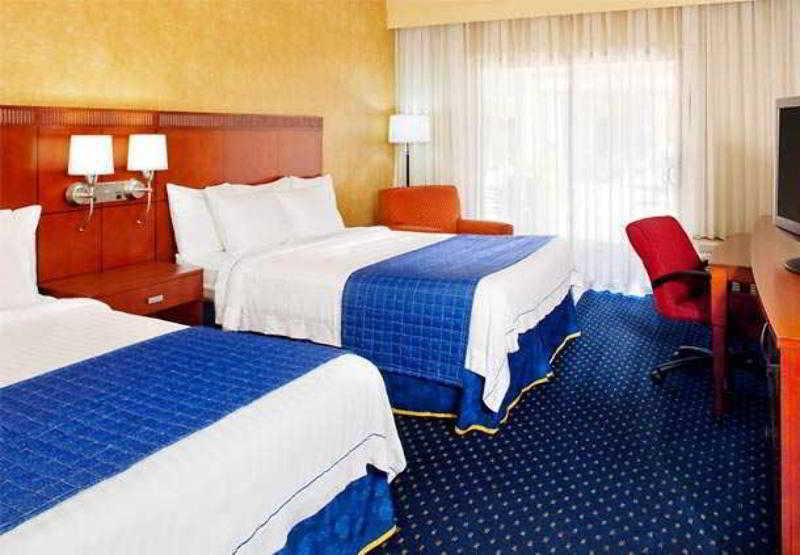 Courtyard By Marriott Phoenix Меса Номер фото